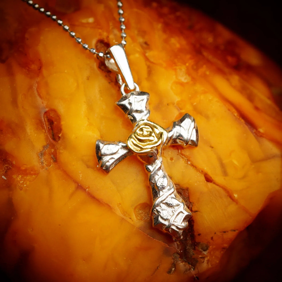 Pandantiv cruce cu trandafir auriu din argint 925 oxidat, bijuterie handmade boho rustic pentru femei, Art Diva