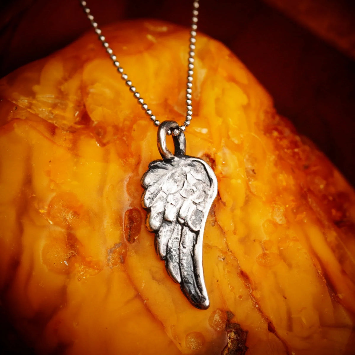 Pandantiv Aripă de înger din argint 925 – talisman realizat manual pentru protecție și speranță, bijuterie sculpturală în stil boho și rustic | Art Diva