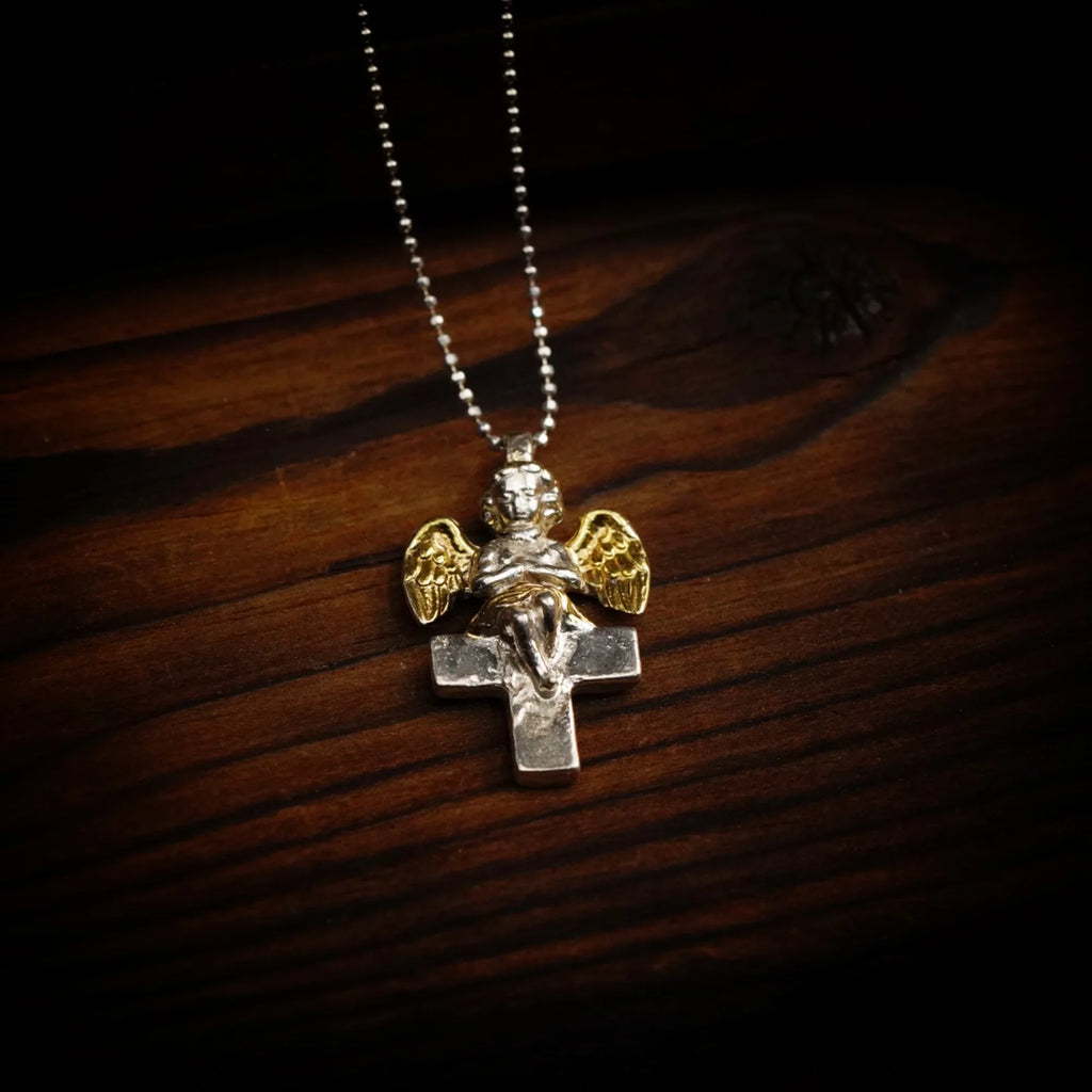 Pandantiv „Înger pe Cruce” pentru femei din argint 925 – talisman handmade pentru protecție și lumină, bijuterie sculpturală în stil boho și rustic | Art Diva