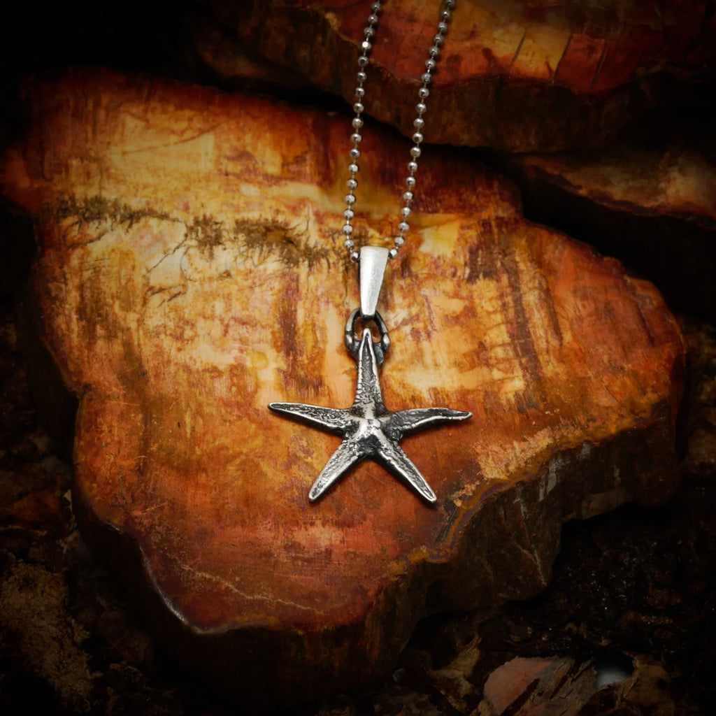 Pandantiv „Stea de mare” din argint 925 oxidat – talisman pentru noroc și seninătate, bijuterie sculpturală în stil boho și rustic | Art Diva