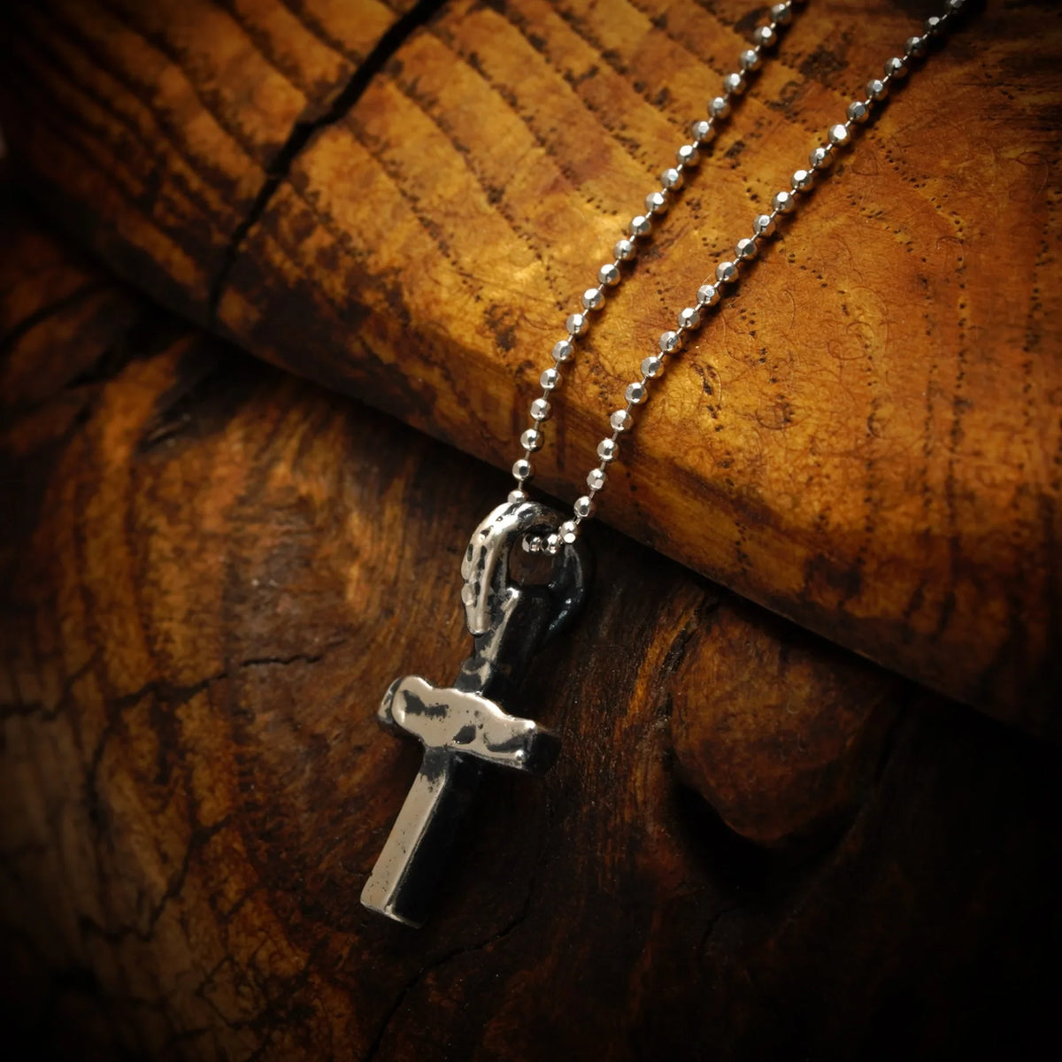 Pandantiv „Cruce Mică” din argint 925 – bijuterie realizată manual în stil boho și rustic | Art Diva