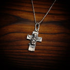 Pandantiv „Rugăciunea Îngerului” din argint 925 – talisman realizat manual pentru credință și protecție spirituală, bijuterie sculpturală boho și rustică | Art Diva