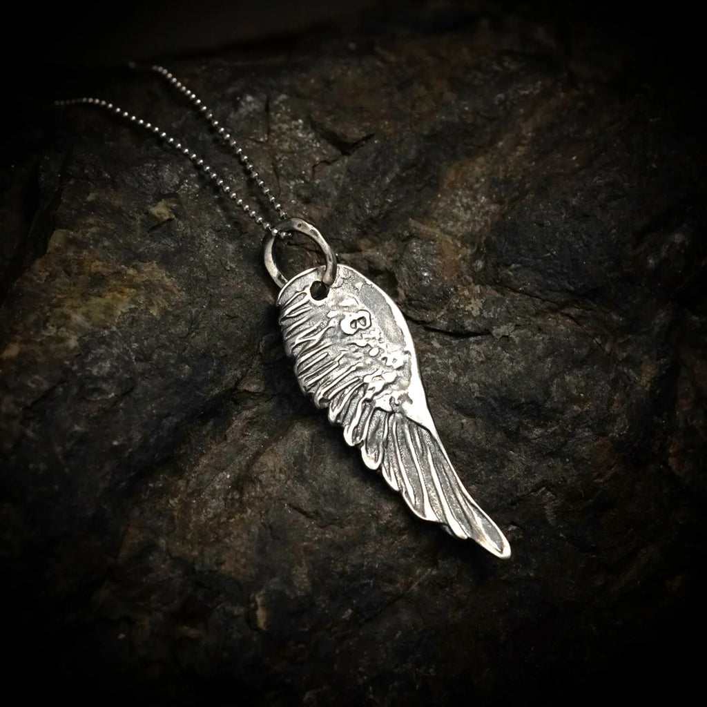Pandantiv Aripă de Înger din argint 925 – talisman de protecție, bijuterie sculpturală handmade în stil boho, cadou pentru mamă, fiică sau prietenă | Art Diva