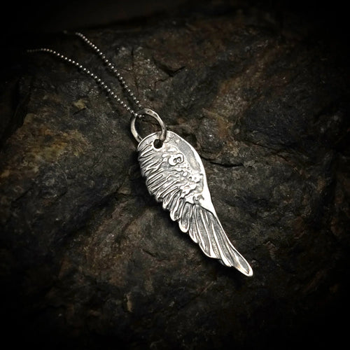 Pandantiv Aripă de Înger din argint 925 – talisman de protecție, bijuterie sculpturală handmade în stil boho, cadou pentru mamă, fiică sau prietenă | Art Diva