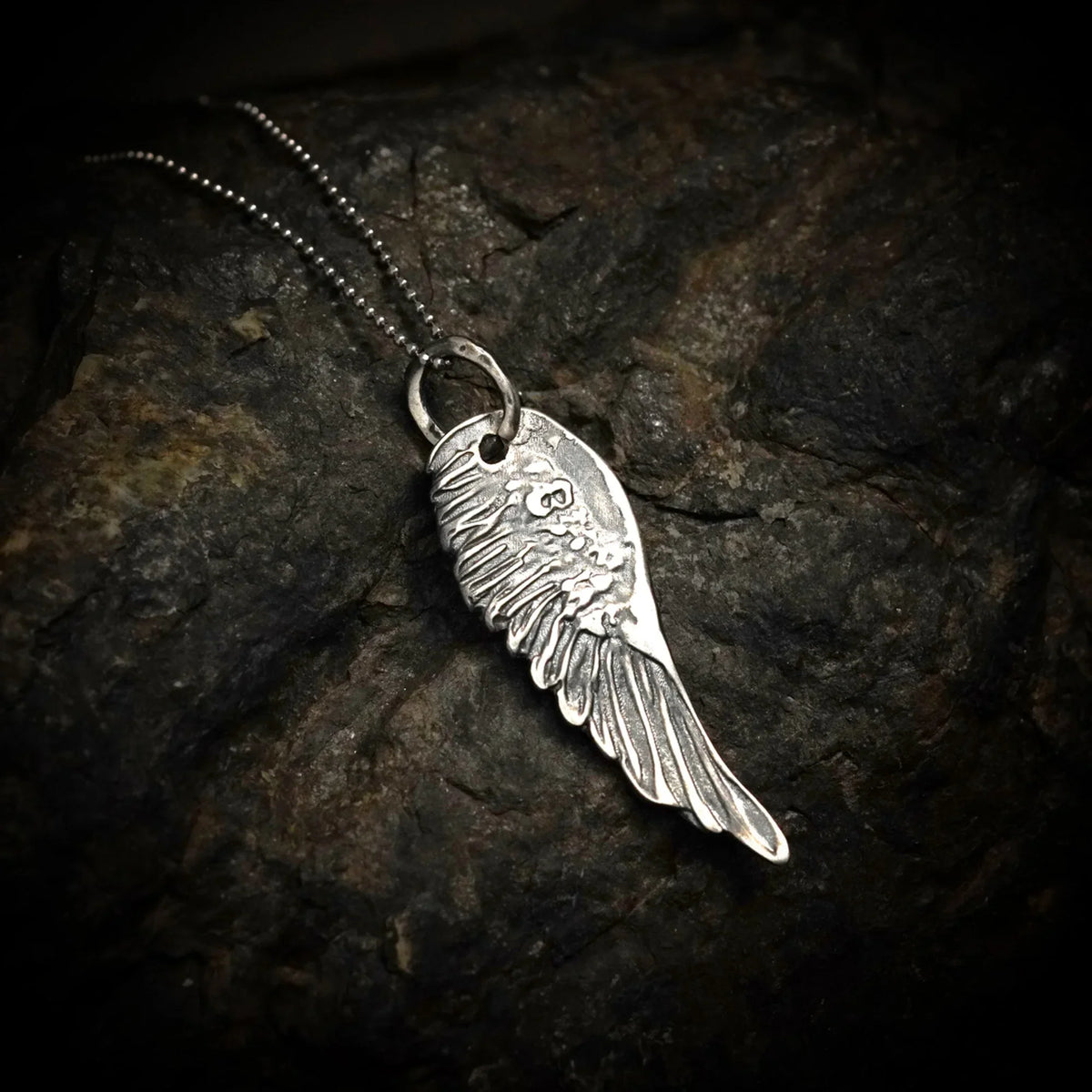 Pandantiv Aripă de Înger din argint 925 – talisman de protecție, bijuterie sculpturală handmade în stil boho, cadou pentru mamă, fiică sau prietenă | Art Diva