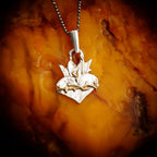 Pandantiv Sfânta Inimă din argint 925 cu accente aurii – talisman creștin handmade pentru credință și protecție, Art Diva