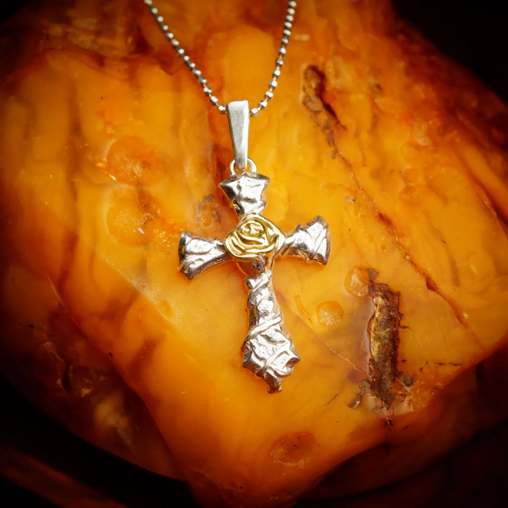 Pandantiv cruce cu trandafir pentru femei din argint 925 – design artistic | Art Diva