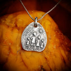 Pandantiv „Familie” din argint 925 – talisman realizat manual pentru iubire și protecție, bijuterie sculpturală în stil boho-rustic | Art Diva
