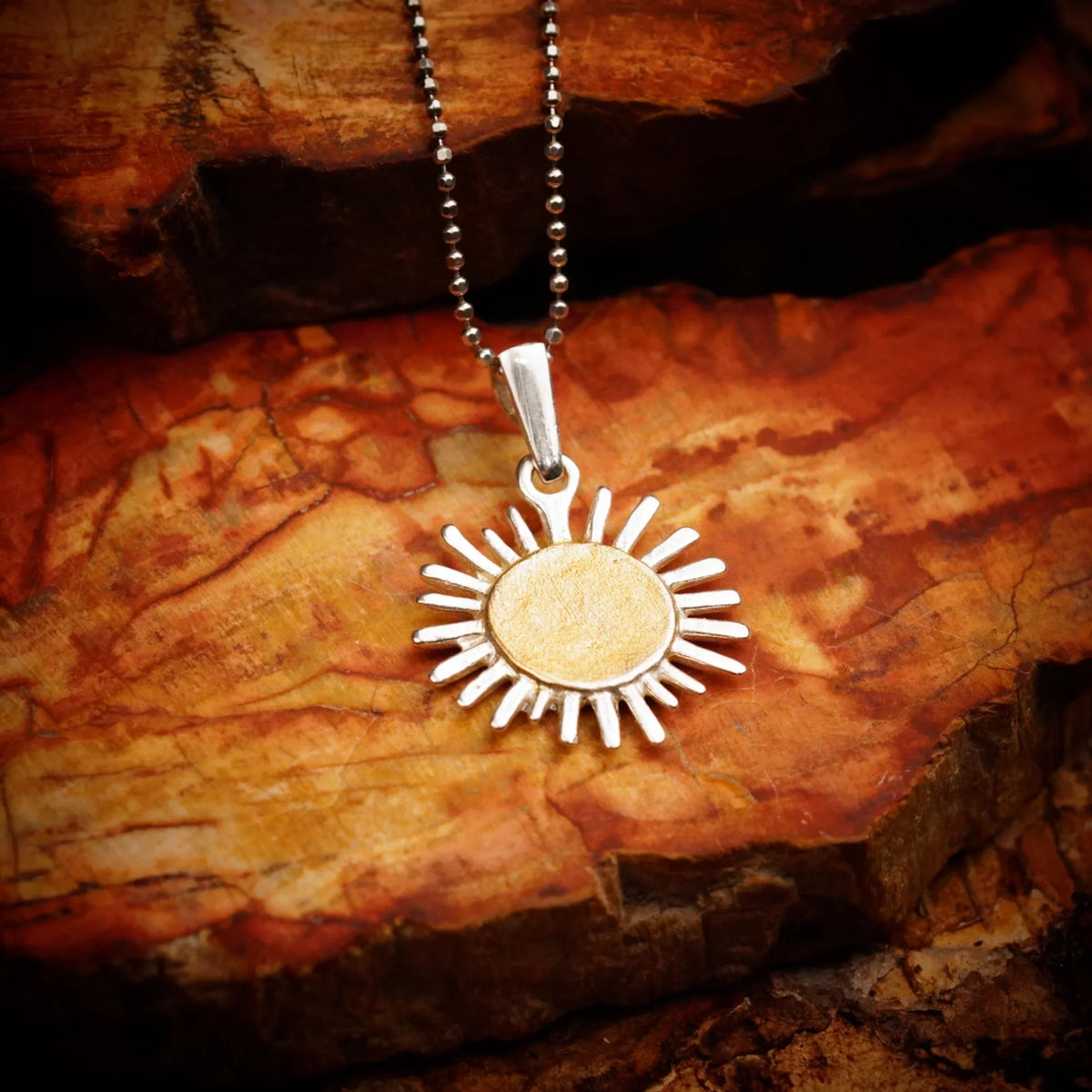 Pandantiv „Rază de soare” din argint 925 – talisman pentru căldură, lumină și speranță, bijuterie sculpturală realizată manual în stil boho și rustic | Art Diva