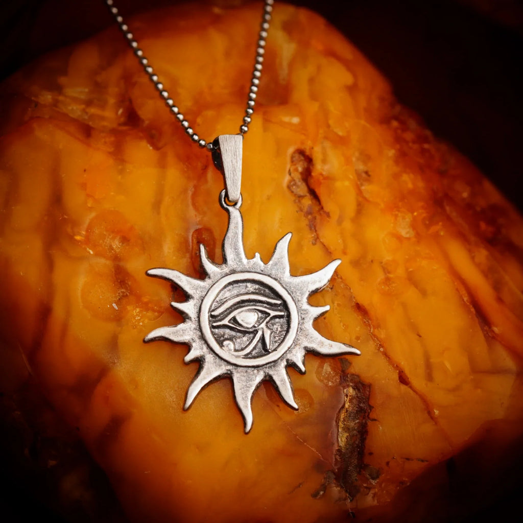 Pandantiv „Ochiul lui Ra – Talisman solar” din argint 925 – bijuterie sculpturală oxidată în stil boho-rustic | Art Diva