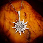 Pandantiv „Ochiul lui Ra – Talisman solar” din argint 925 – bijuterie sculpturală oxidată în stil boho-rustic | Art Diva