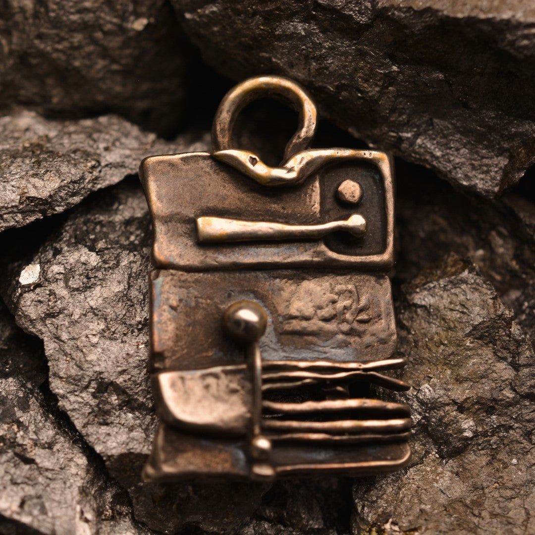 Pandantiv „Abstracție arhitecturală” din argint 925 – bijuterie sculpturală handmade în stil boho și rustic | Art Diva