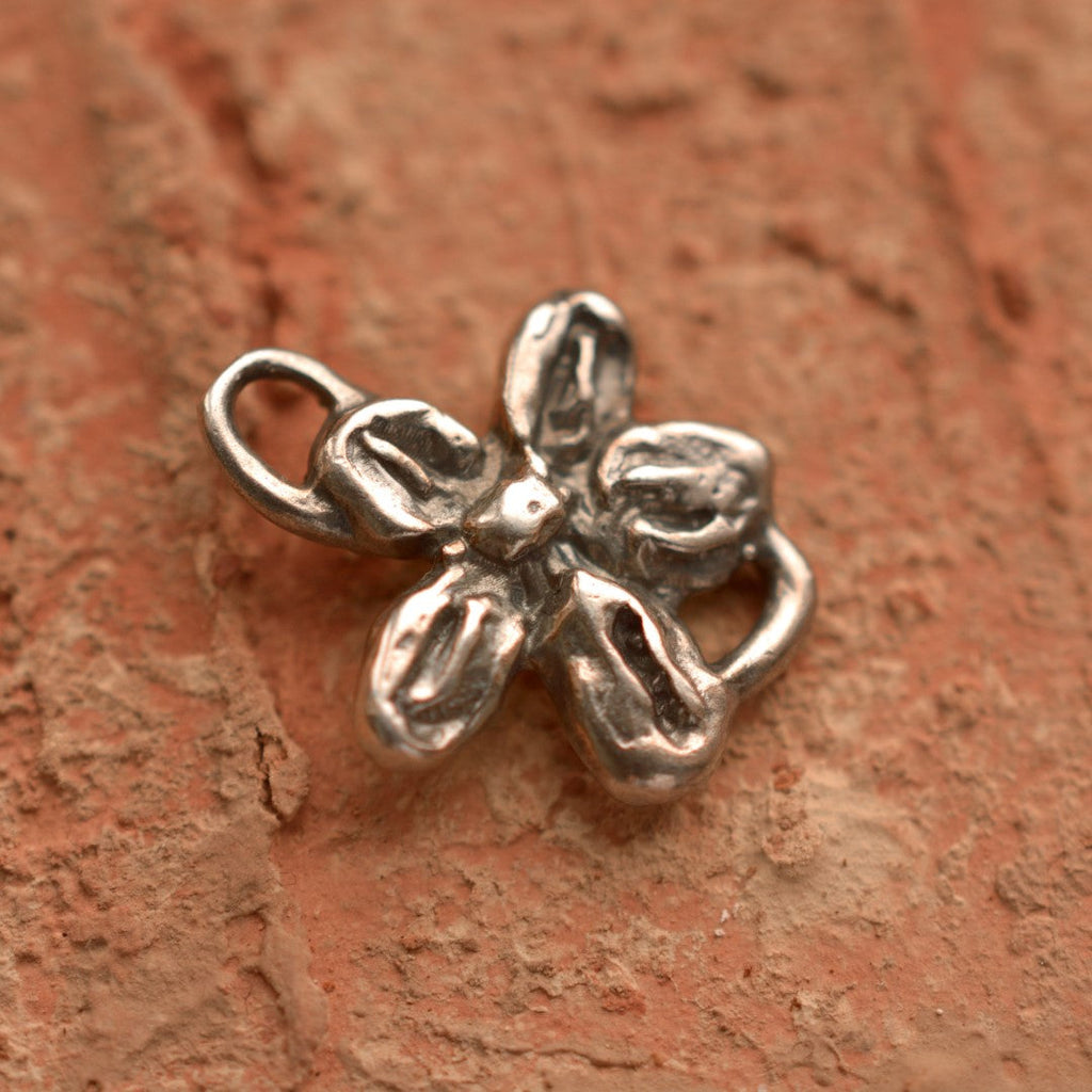 Element „Floare” din argint 925 – talisman boho al armoniei realizat manual, bijuterie sculpturală și cadou pentru mamă, fiică sau prietenă | Art Diva