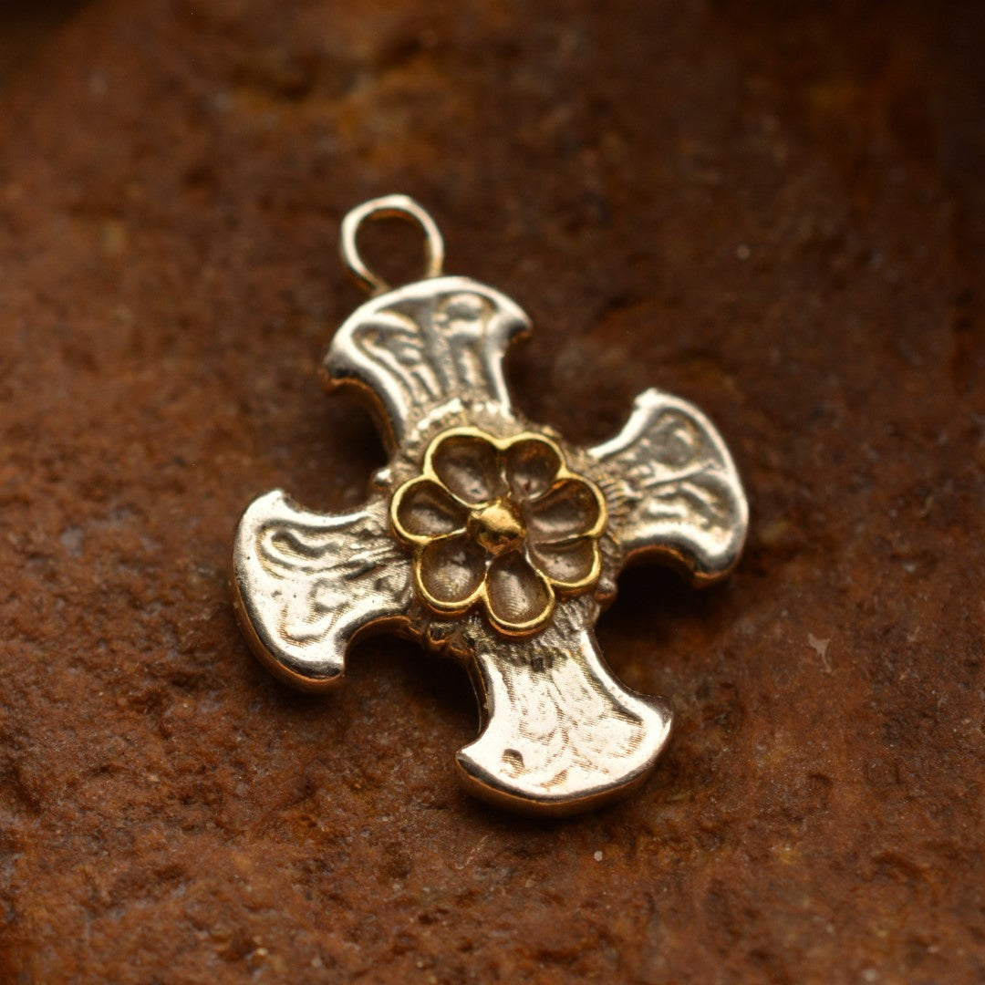 Pandantiv cruce cu floare placată în aur din argint 925 – design artistic în relief | Art Diva