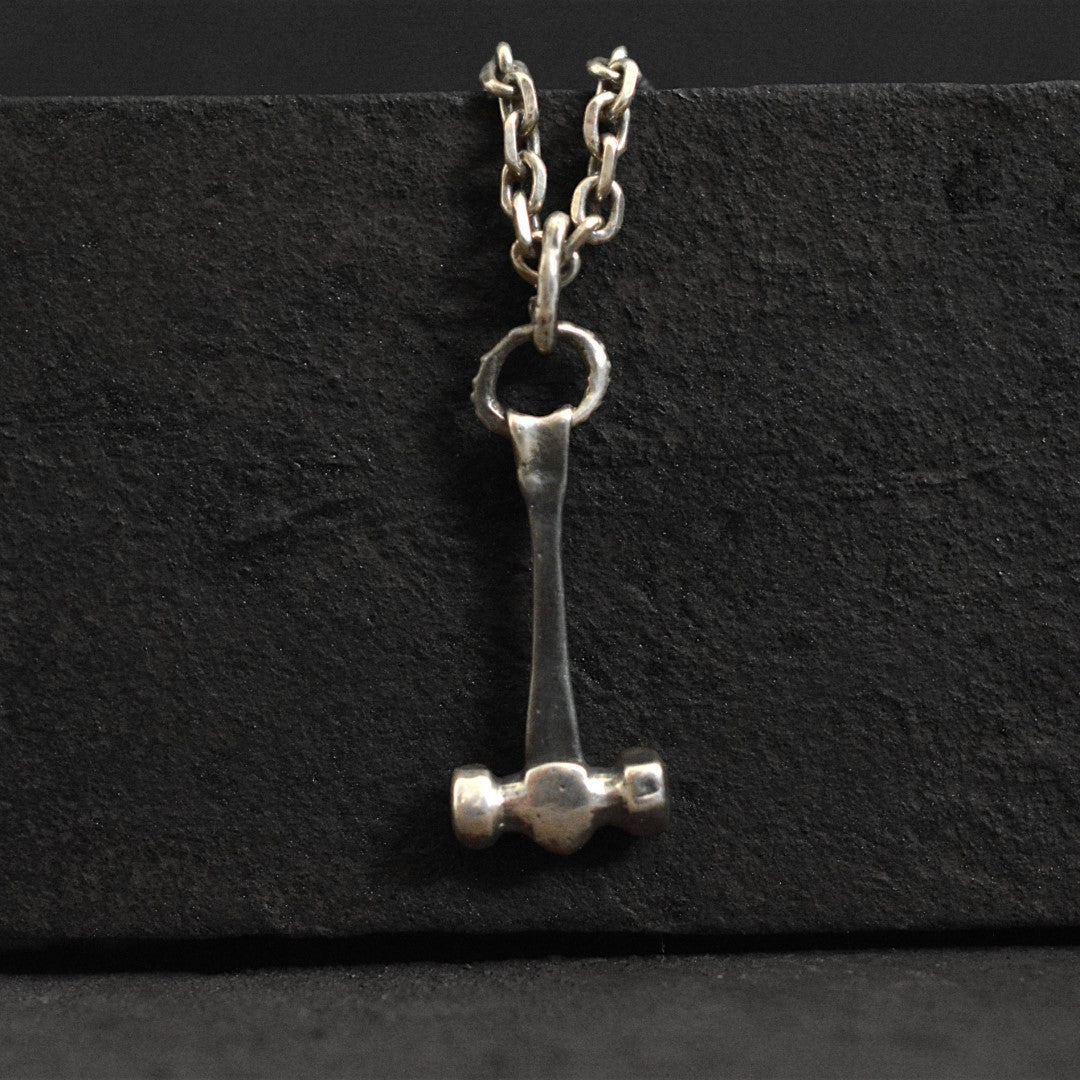 Pandantiv Ciocanul lui Thor pentru bărbați din argint 925 – bijuterie sculpturală handmade boho, Art Diva