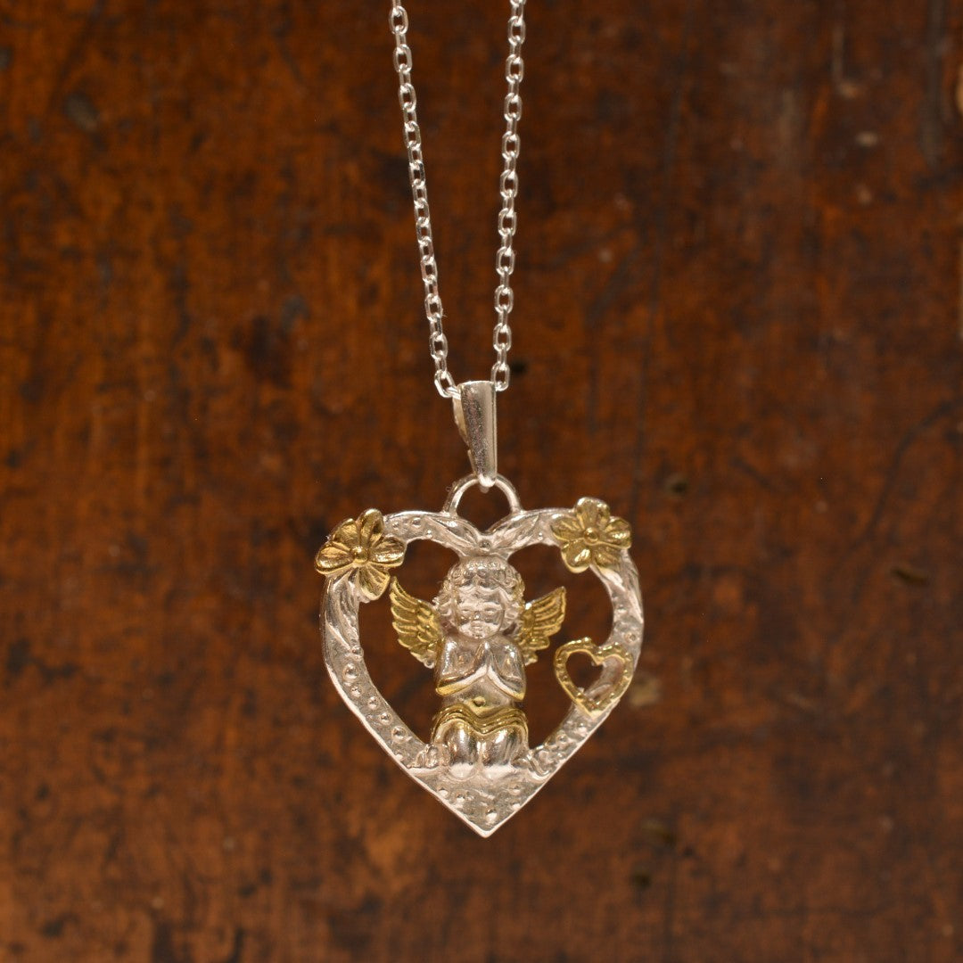 Pandantiv „Înger în Inimă” din argint 925 cu accente placate în aur – talisman pentru iubire și protecție, bijuterie sculpturală în stil boho și rustic | Art Diva