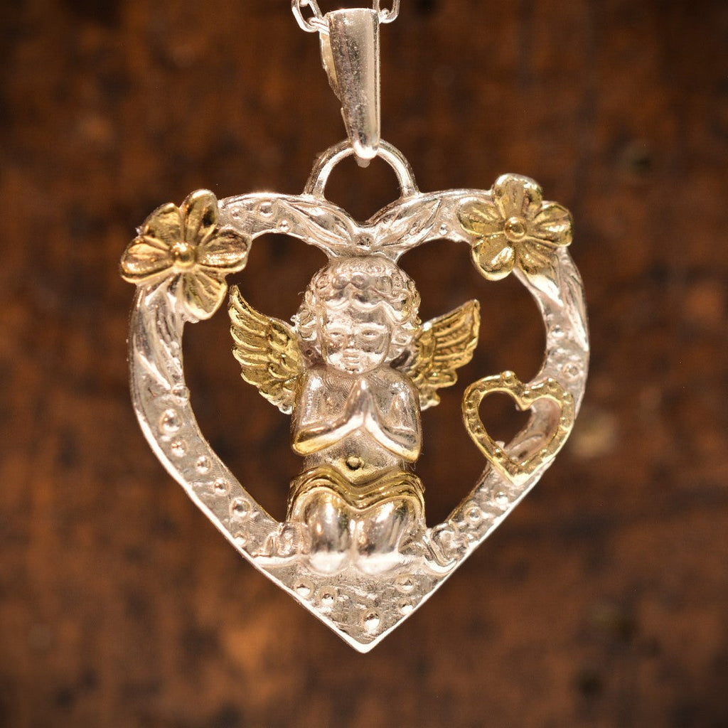 Pandantiv înger în inimă din argint 925 cu accente placate în aur, talisman handmade de iubire și protecție, Art Diva