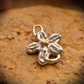 Pandantiv floare din argint 925 cu centru auriu, talisman boho handmade pentru armonie, Art Diva