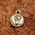 Pandantiv picioruș de bebeluș din argint 925 – talisman handmade boho pentru nou început și familie, Art Diva