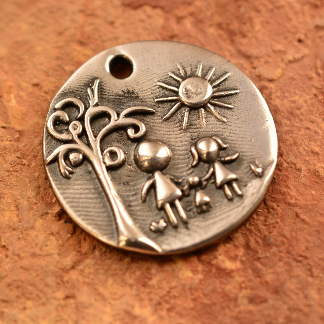 Pandantiv „Familia” din argint 925 – talisman pentru iubire, apropiere în familie și legătura dintre generații, bijuterie sculpturală în stil boho | Art Diva