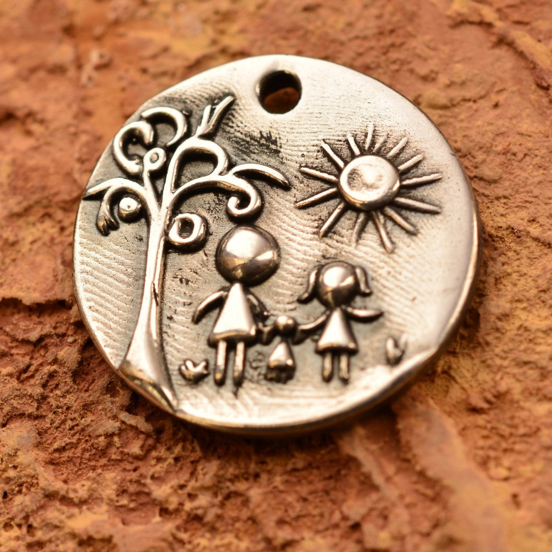 Pandantiv „Familia” din argint 925 – talisman pentru iubire, apropiere în familie și legătura dintre generații, bijuterie sculpturală în stil boho | Art Diva