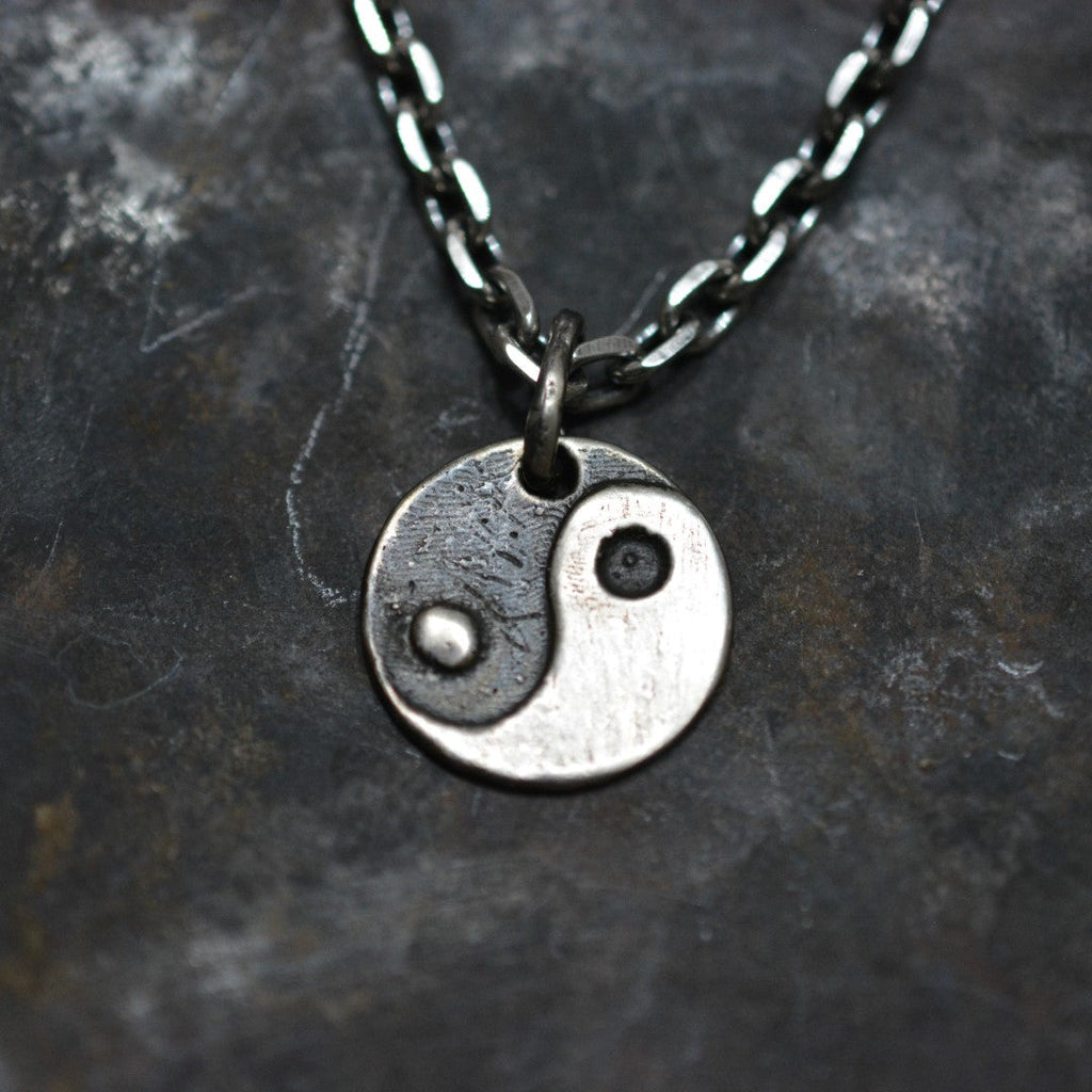 Pandantiv „Yin și Yang” pentru bărbați din argint 925 – simbol al echilibrului și al armoniei | Art Diva