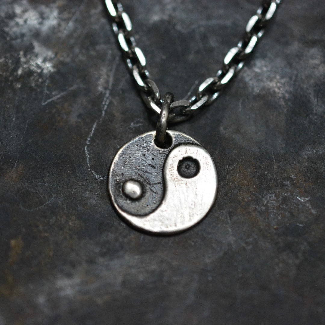 Pandantiv „Yin și Yang” pentru bărbați din argint 925 – simbol al echilibrului și al armoniei | Art Diva