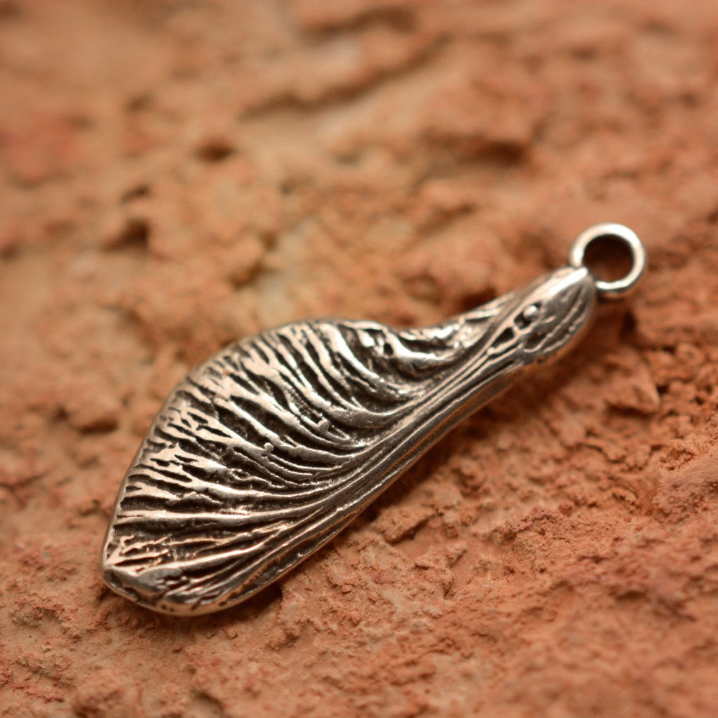 Pandantiv sămânță de arțar din argint 925 – talisman handmade al speranței și al noului început, Art Diva