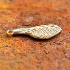 Pandantiv „Sămânță de arțar” din argint 925 – talisman handmade pentru nou început și fertilitate, bijuterie sculpturală în stil boho și rustic | Art Diva