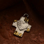 Pandantiv din argint 925 „Cruce cu flori și inimă” cu accente aurii | Amuletă pentru iubire și credință | Bijuterie sculpturală handmade în stil boho și rustic | Art Diva