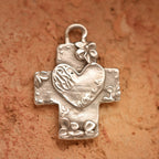 Pandantiv cruce cu inimă și flori din argint 925 – bijuterie sculpturală handmade în stil boho, Art Diva