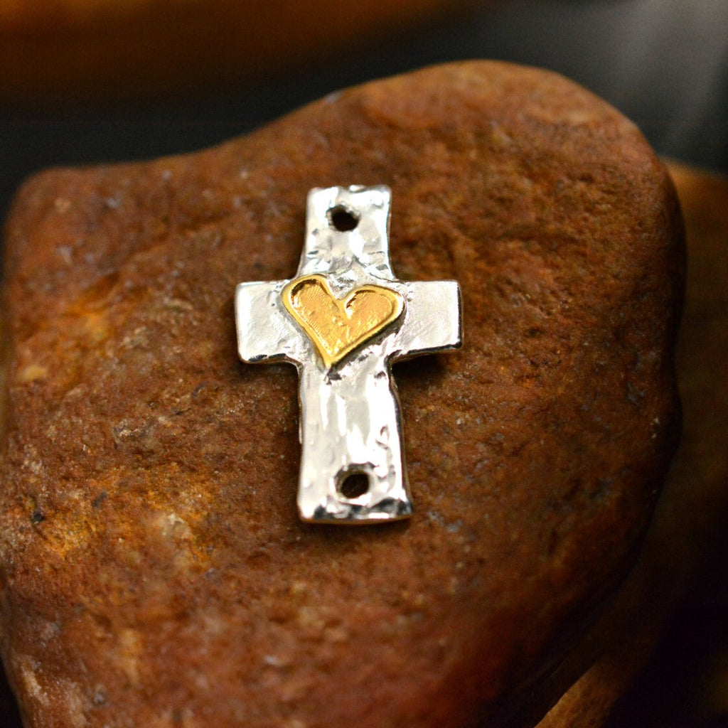 Pandantiv cruce cu inimă din argint 925 și accente aurii – talisman pentru credință și iubire, handmade boho, Art Diva