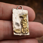 Pandantiv „Vulpe” din argint 925 cu accente aurii – talisman pentru intuiție, înțelepciune, independență și libertate interioară, bijuterie sculpturală în stil boho și rustic | Art Diva