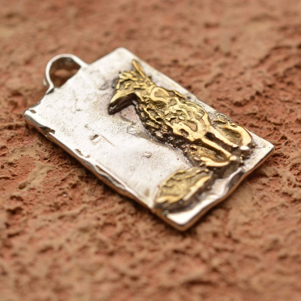 Pandantiv „Vulpe” din argint 925 cu accente aurii – talisman pentru intuiție, înțelepciune, independență și libertate interioară, bijuterie sculpturală în stil boho și rustic | Art Diva