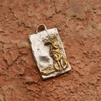 Pandantiv „Vulpe” din argint 925 cu accente aurii – talisman pentru intuiție, înțelepciune, independență și libertate interioară, bijuterie sculpturală în stil boho și rustic | Art Diva