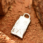 Pandantiv „LOVE” din argint 925 cu accente placate cu aur – talisman sculptural pentru iubire, bijuterie simbolică realizată manual în stil boho, cadou ideal din colecția „Strălucire” | Art Diva