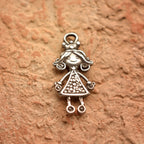 Pandantiv „Mica prințesă” din argint 925 – talisman realizat manual pentru fiică, soră sau nepoată dragă, bijuterie sculpturală în stil boho și rustic | Art Diva