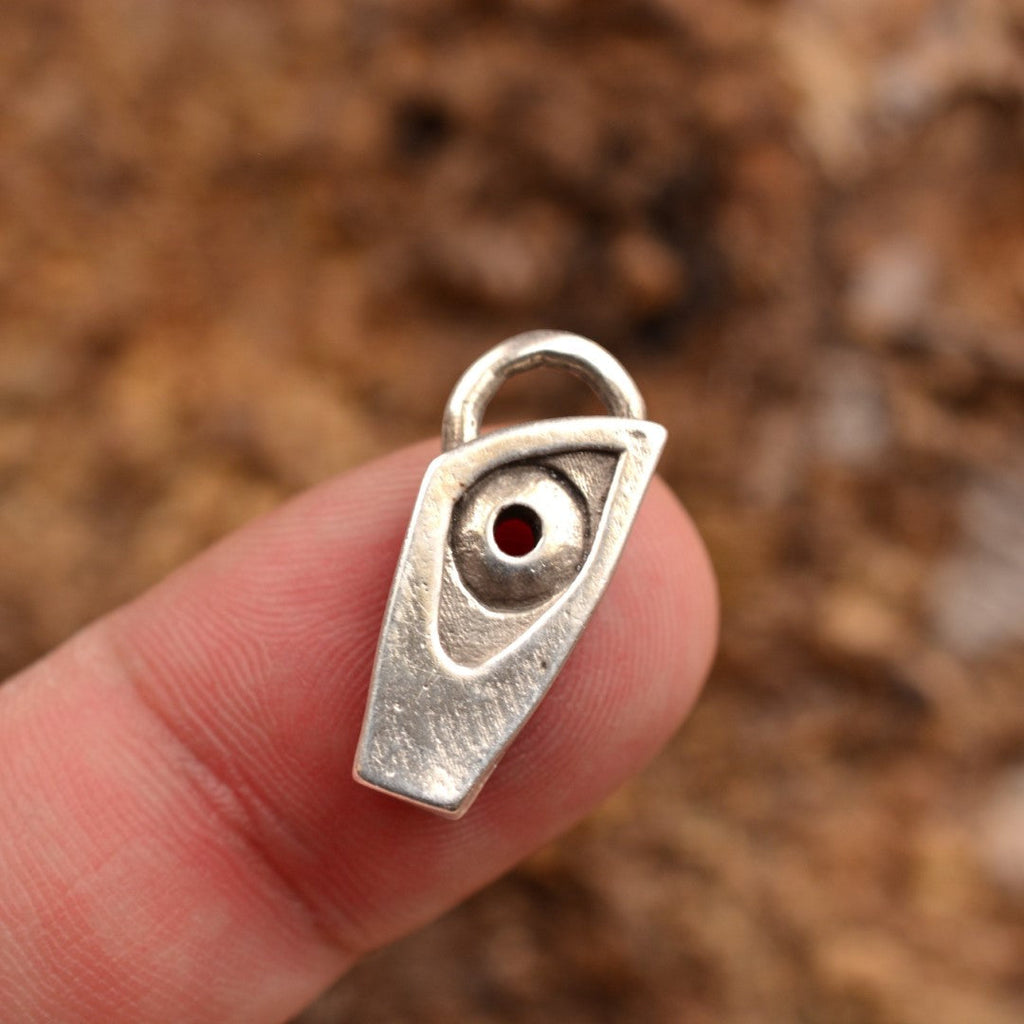 Pandantiv ochiul protecției din argint 925 – talisman handmade boho pentru protecție și intuiție, Art Diva