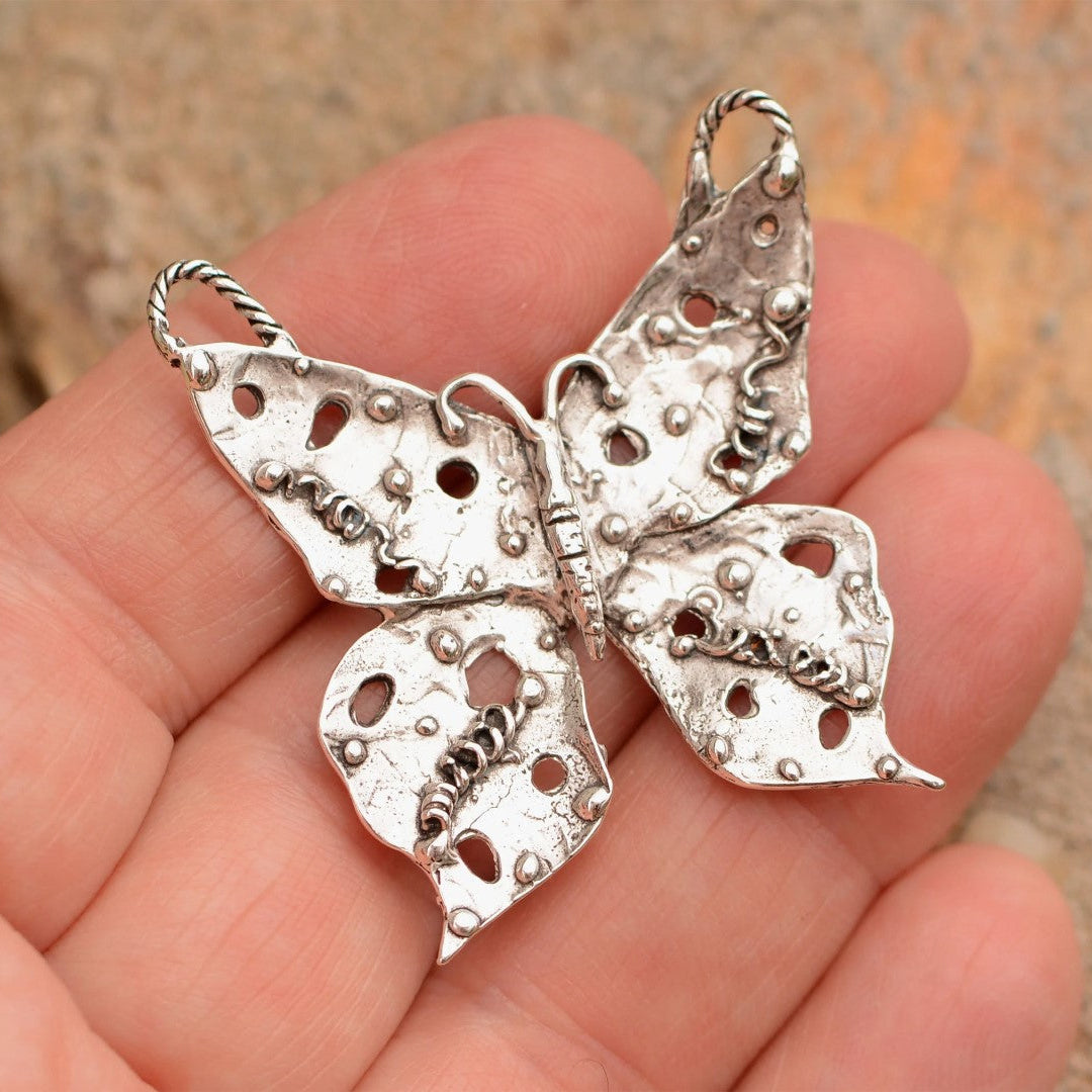 Pandantiv fluturele transformării din argint 925 – talisman handmade pentru libertate și nou început, Art Diva