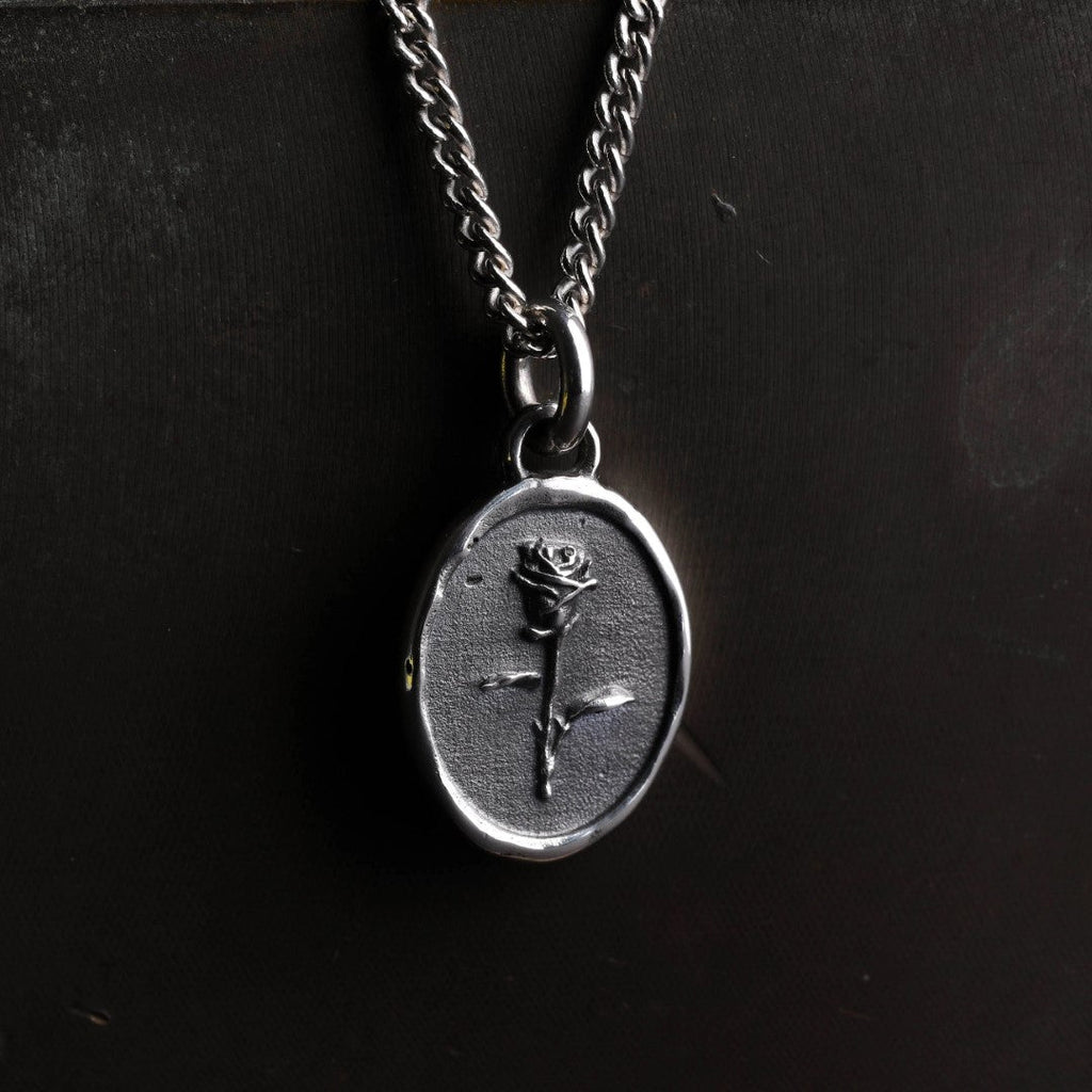 Pandantiv trandafir „Memento Vivere” din argint 925 – talisman al iubirii și frumuseții, oxidat, handmade, Art Diva