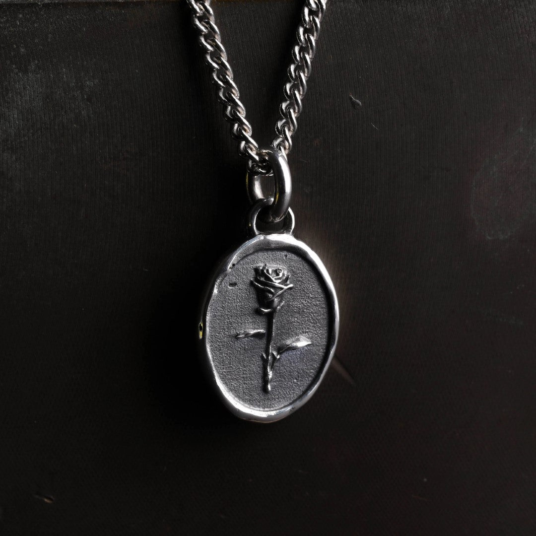 Pandantiv trandafir „Memento Vivere” din argint 925 – talisman al iubirii și frumuseții, oxidat, handmade, Art Diva