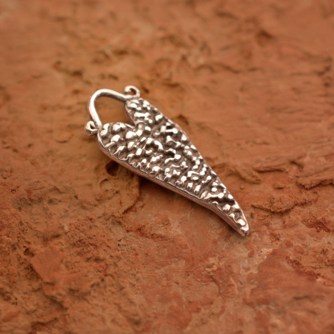 Pandantiv „Inimă cu picături de rouă” din argint 925 – talisman pentru iubire pură și speranță, bijuterie sculpturală în stil boho și rustic | Art Diva