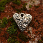 Pandantiv Inimă din argint 925 – talisman al iubirii realizat manual, bijuterie sculpturală în stil boho, cadou ideal pentru mamă, fiică sau prietenă | Art Diva