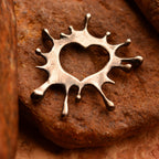 Pandantiv „Inimă cu stropi de culoare” din argint 925 – talisman pentru energie creativă și iubirea de artă, bijuterie sculpturală oxidată în stil boho și rustic | Art Diva