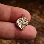 Pandantiv „Inimă cu picături de rouă” handmade din argint 925 cu accente aurii – talisman pentru iubire pură și nou început, amuletă a gingășiei, bijuterie sculpturală în stil boho și rustic | Art Diva
