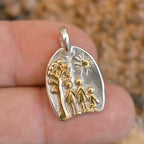 Pandantiv familie sub soare și copac din argint 925 cu accente aurii – talisman handmade boho, Art Diva