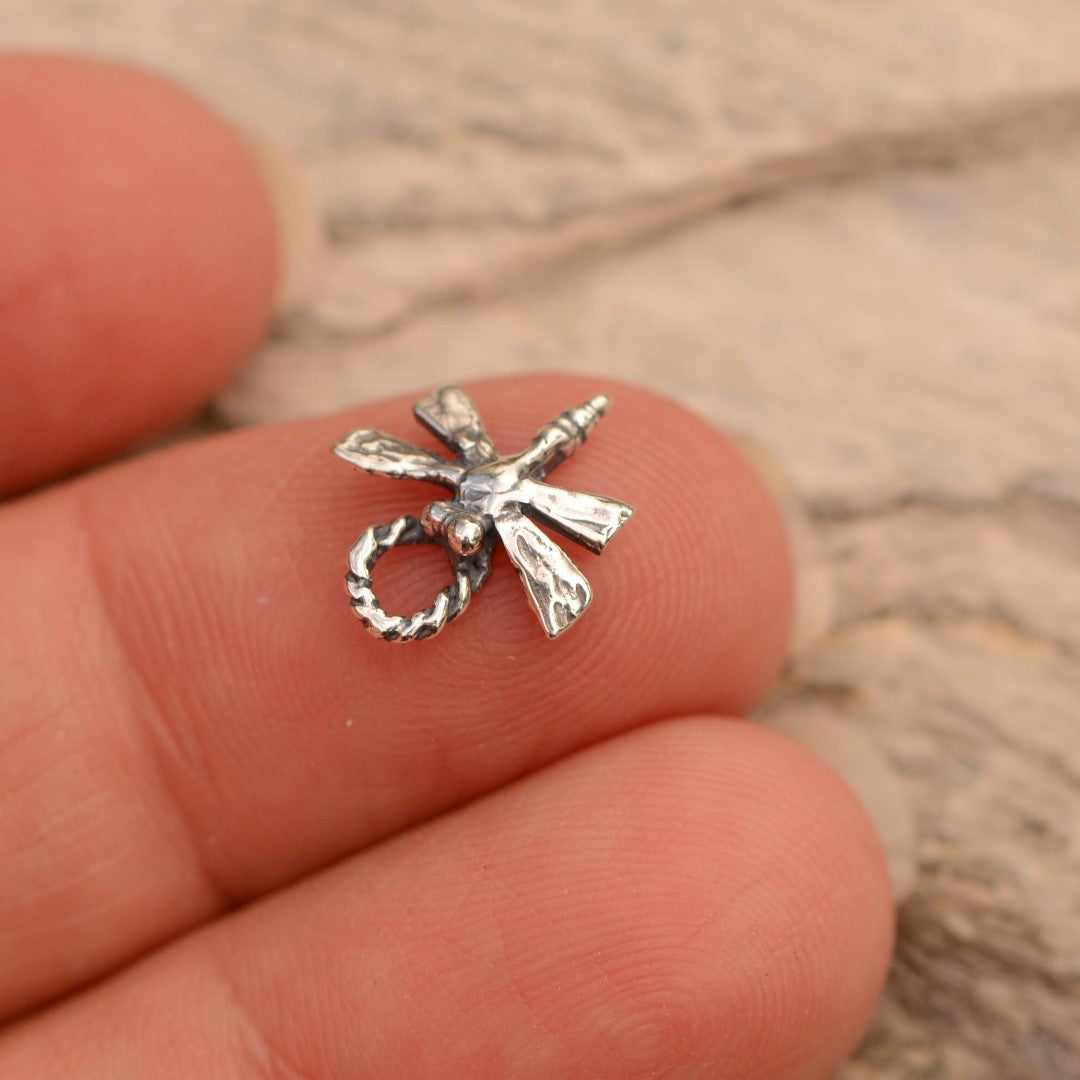 Pandantiv Libelulă din argint 925 – talisman pentru schimbare și creștere spirituală, bijuterie sculpturală realizată manual în stil boho, cadou ideal pentru mamă, fiică sau prietenă | Art Diva