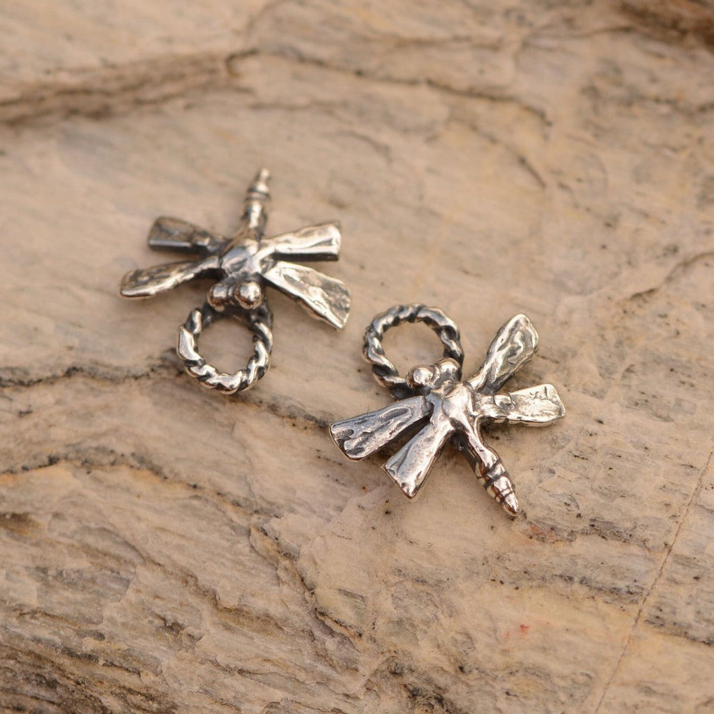 Pandantiv Libelulă din argint 925 – talisman pentru schimbare și creștere spirituală, bijuterie sculpturală realizată manual în stil boho, cadou ideal pentru mamă, fiică sau prietenă | Art Diva