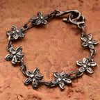 Brățară „Flori de câmp” din argint 925 – talisman pentru gingășie și spirit liber, bijuterie sculpturală oxidată în stil boho-rustic | Art Diva