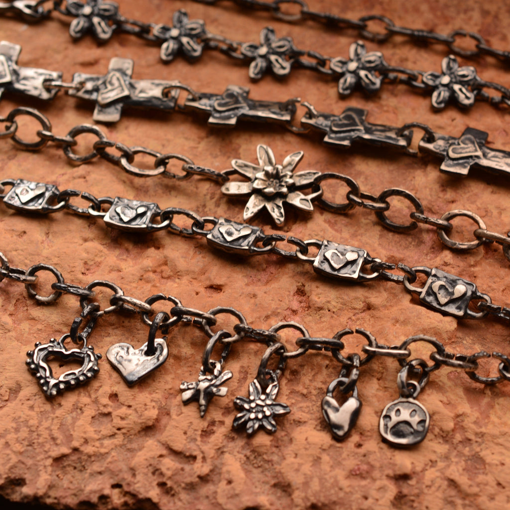 Brățară „Floare de colț” din argint 925 – talisman pentru curaj și iubire pură, bijuterie sculpturală oxidată în stil boho-rustic | Art Diva